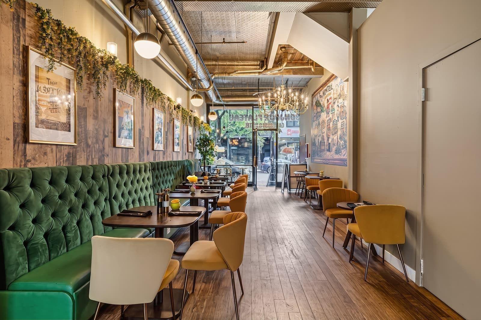 Bonjour Plateau restaurant interior atmosphere