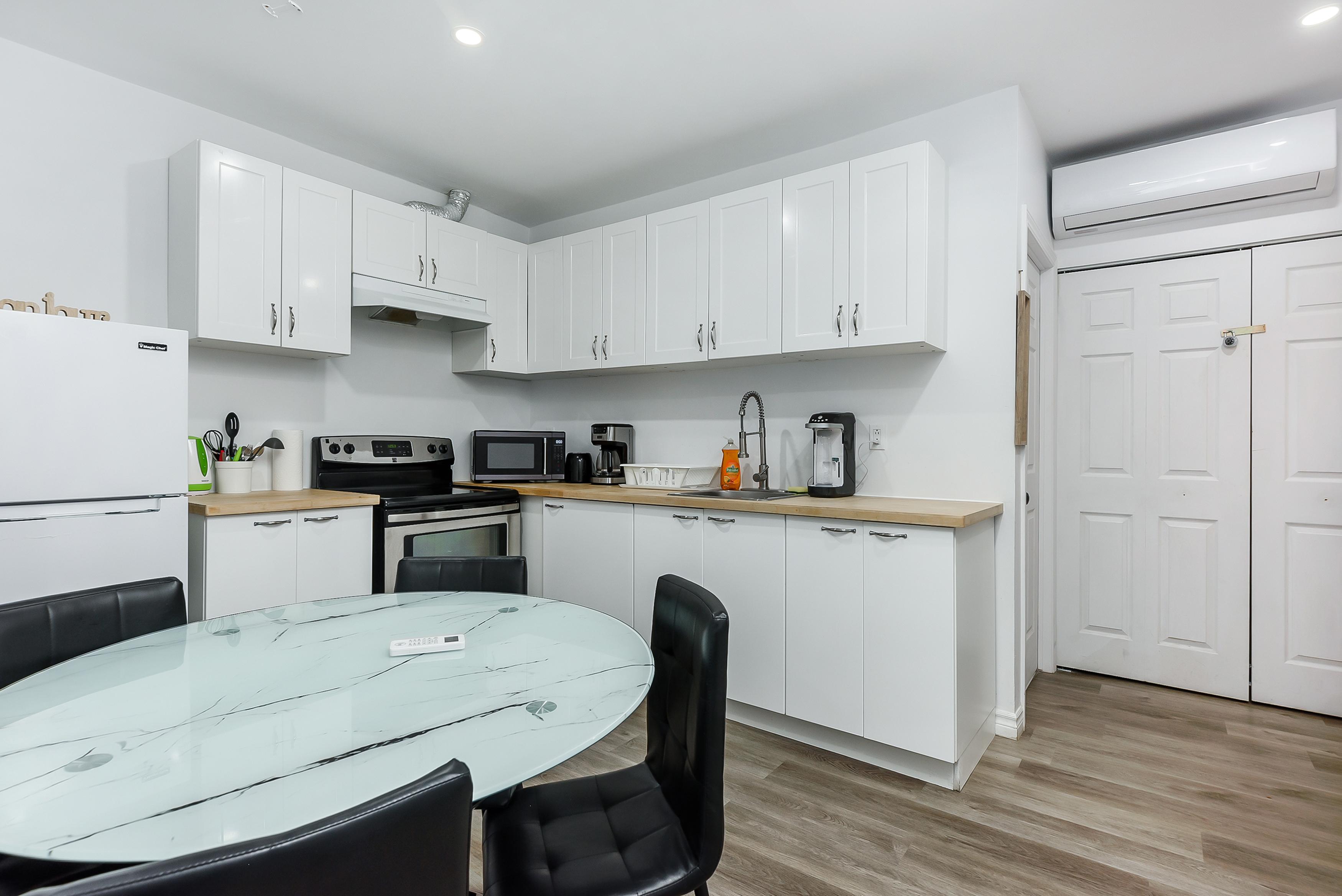 Downtown one bedroom free parking Prime Location 1