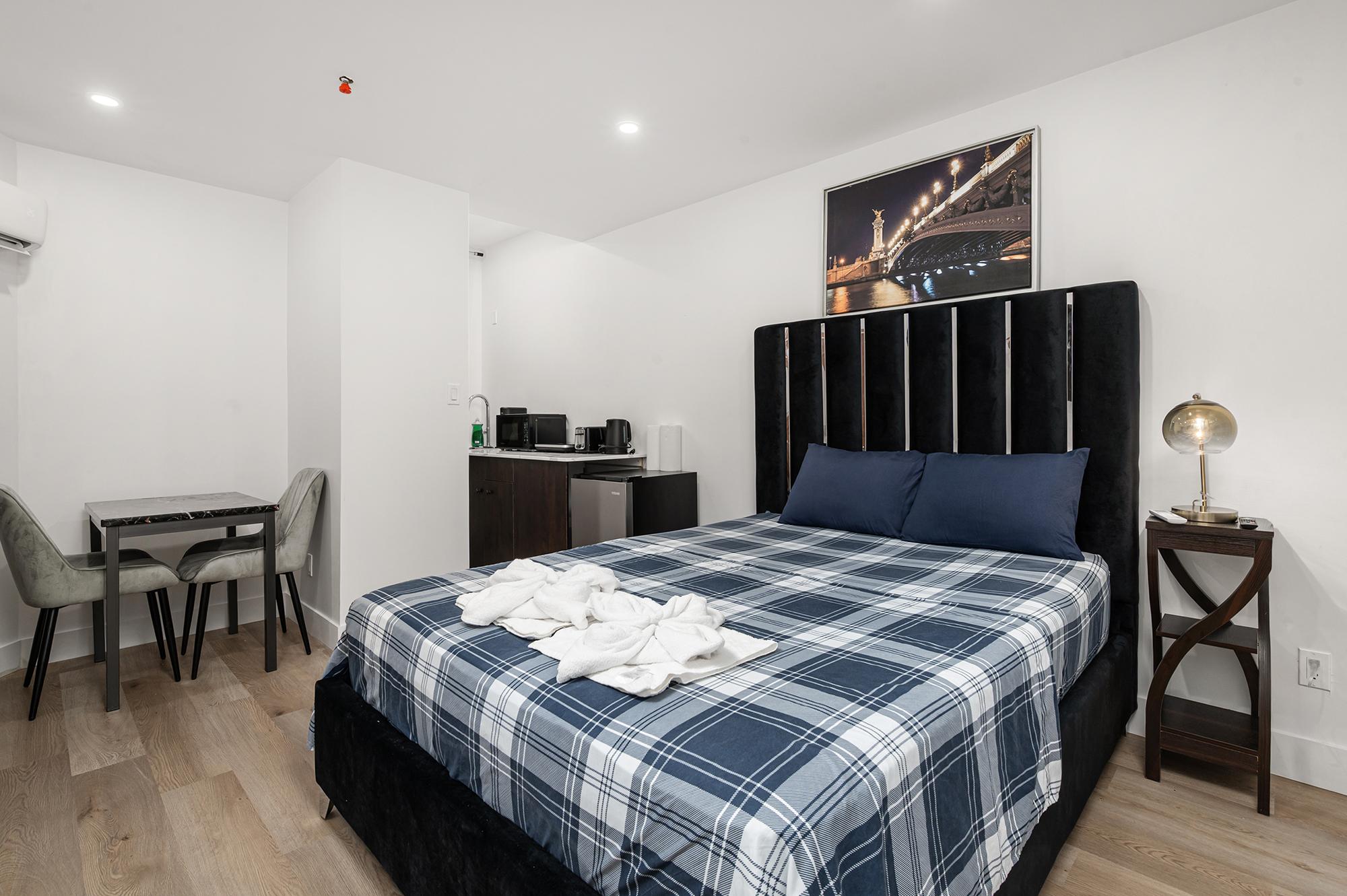 Downtown hotel room in the Plateau 203 1