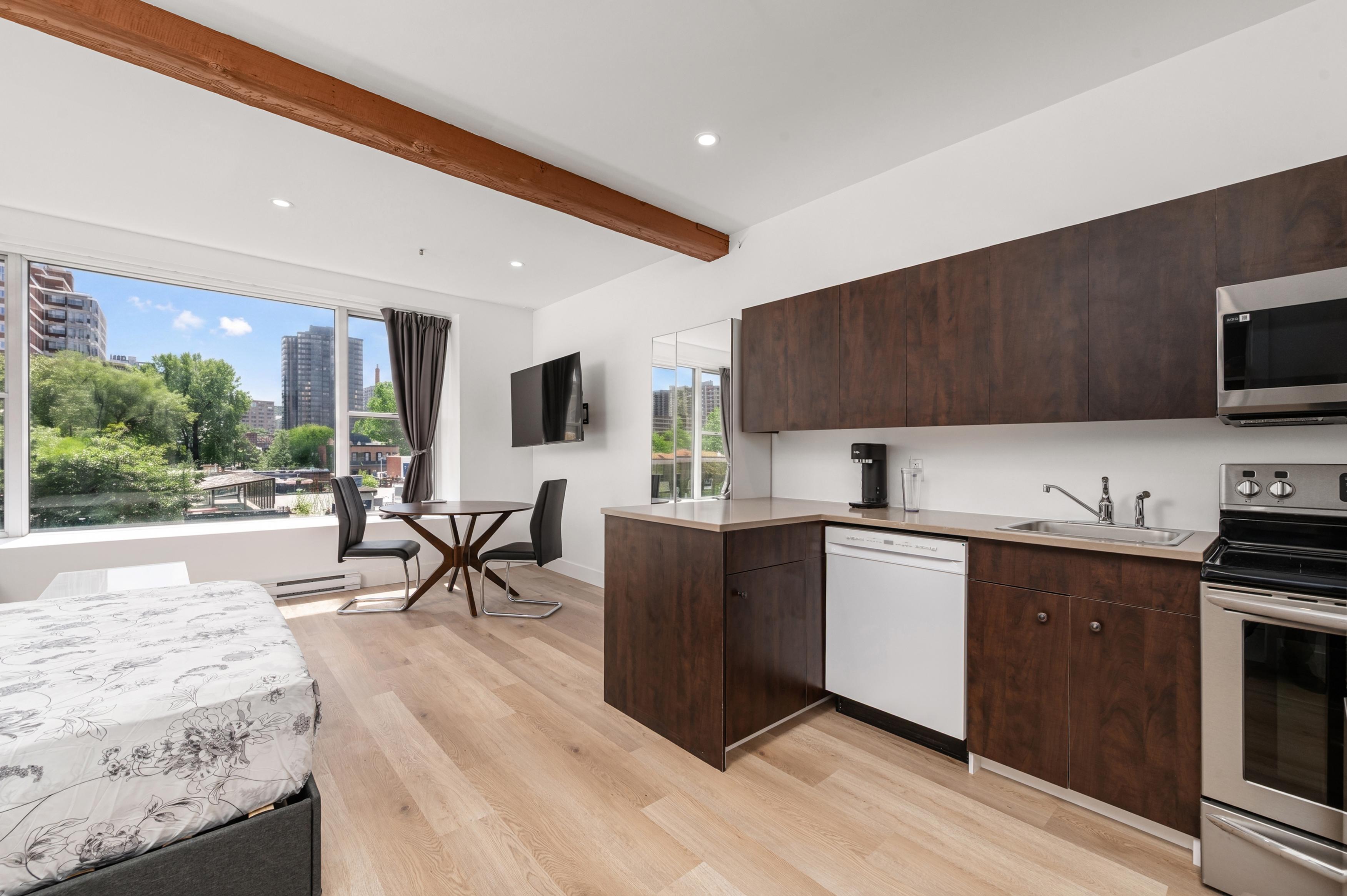 Downtown hotel room in the Plateau 303 1
