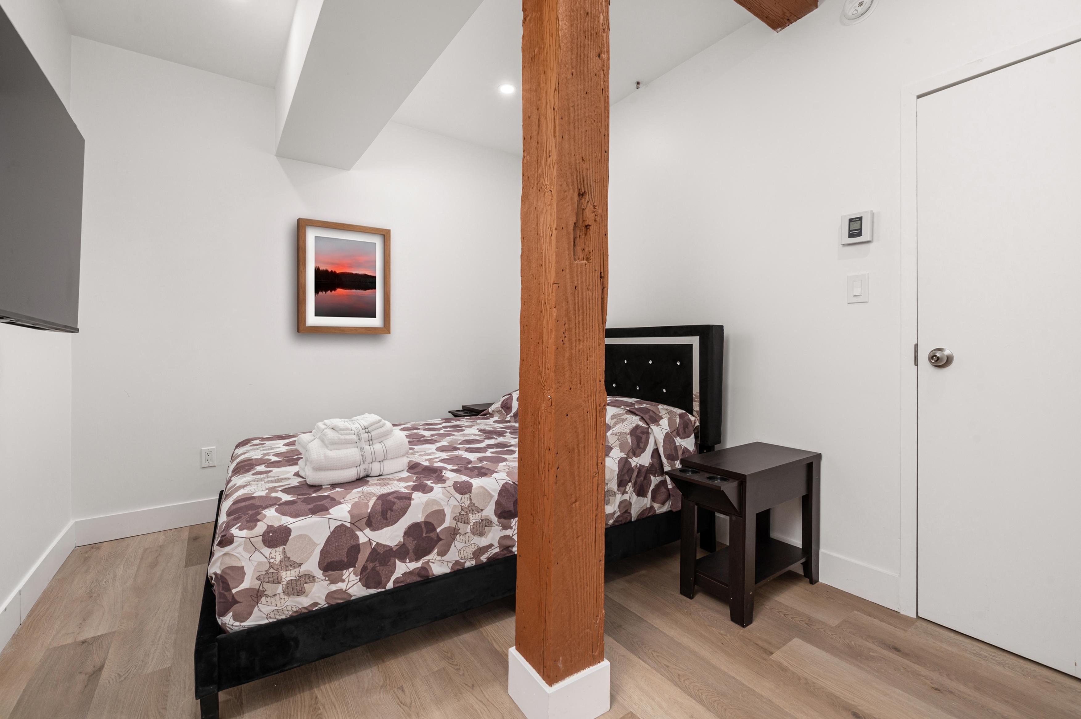 Downtown hotel room in the Plateau 304 1