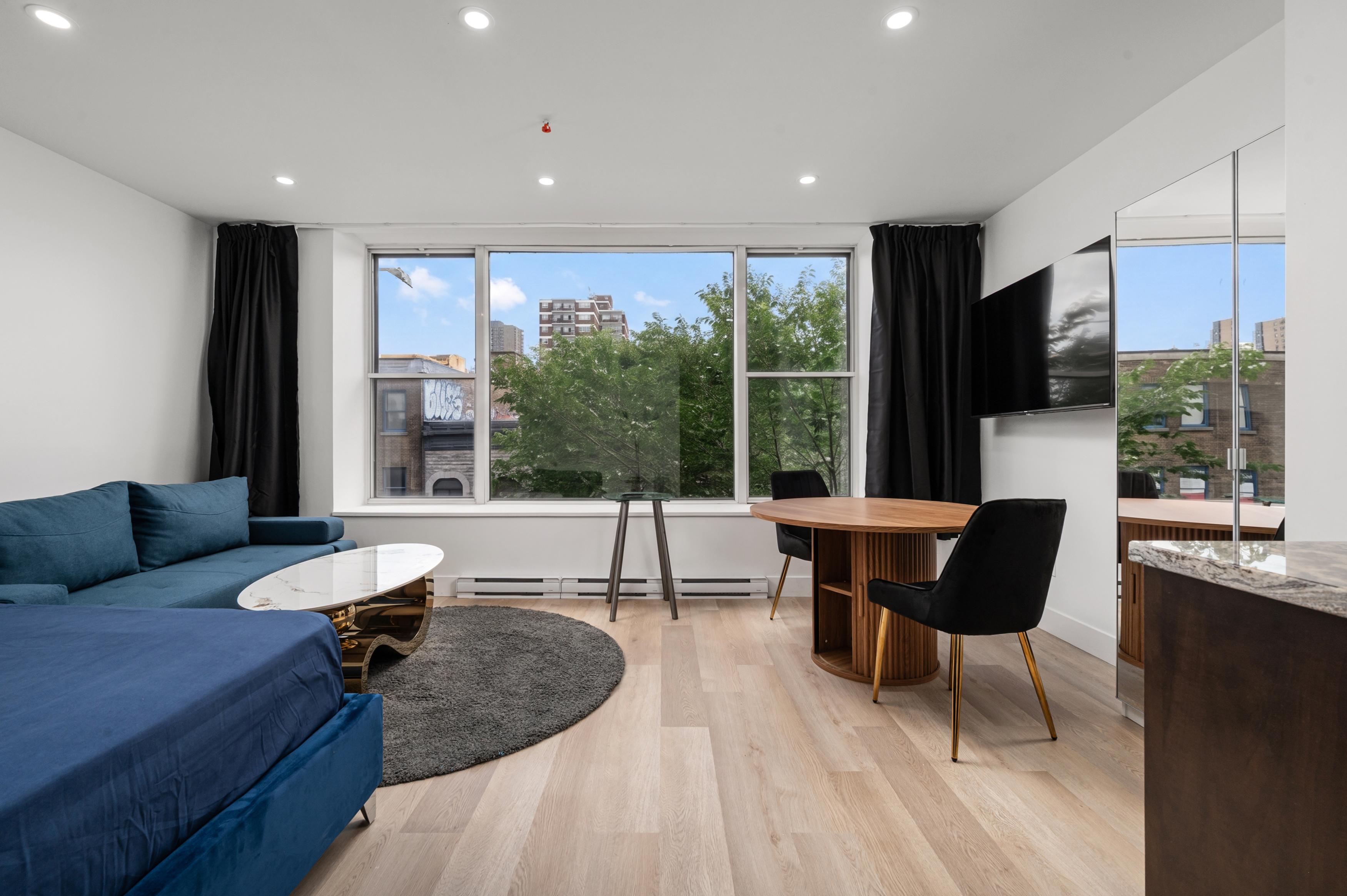 Downtown hotel suite in the Plateau 202 1